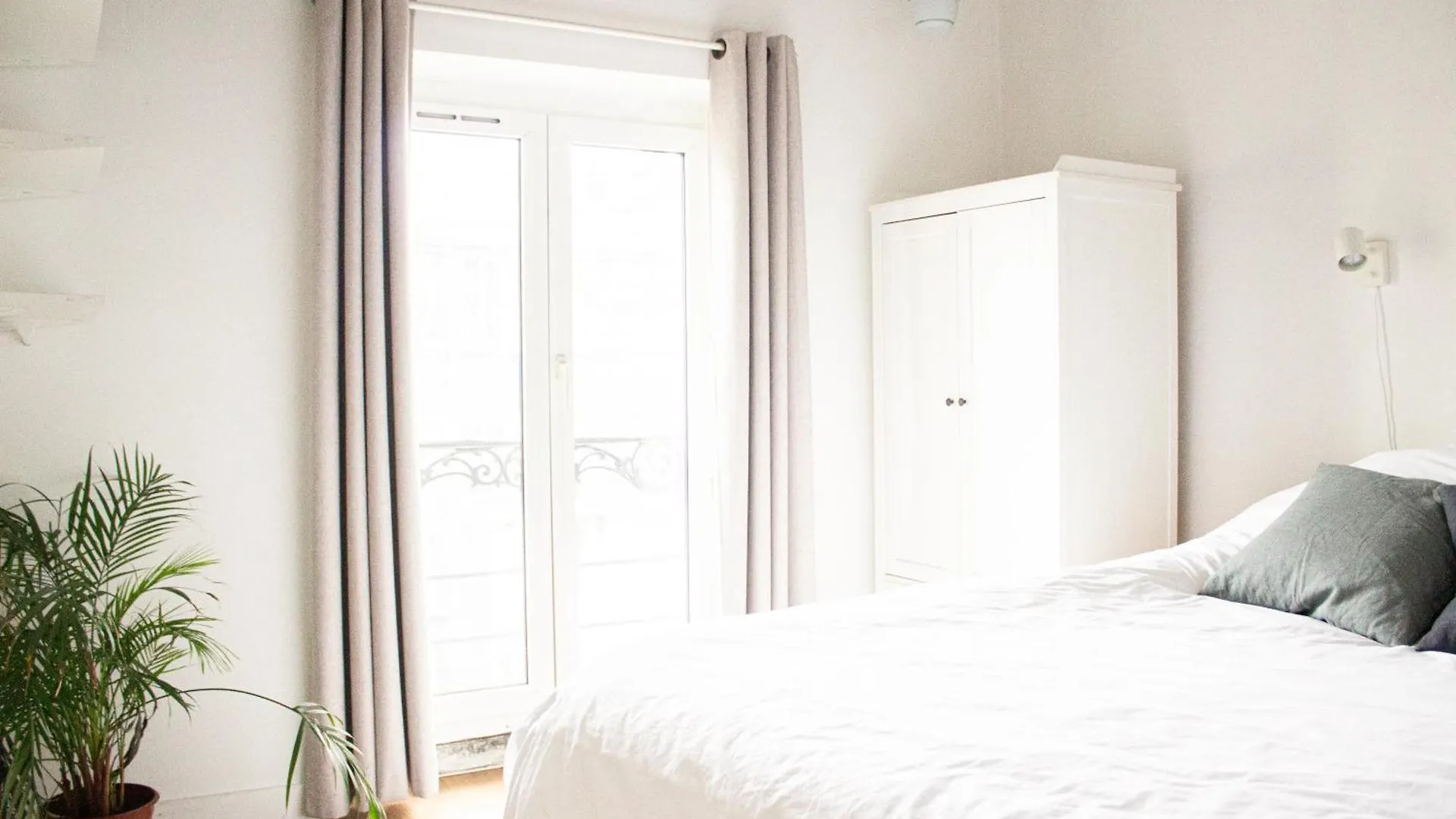 Bright Top Floor Apartment - Batignolles - Montmartre - Metro At 2 Steps Paris 0*,  France